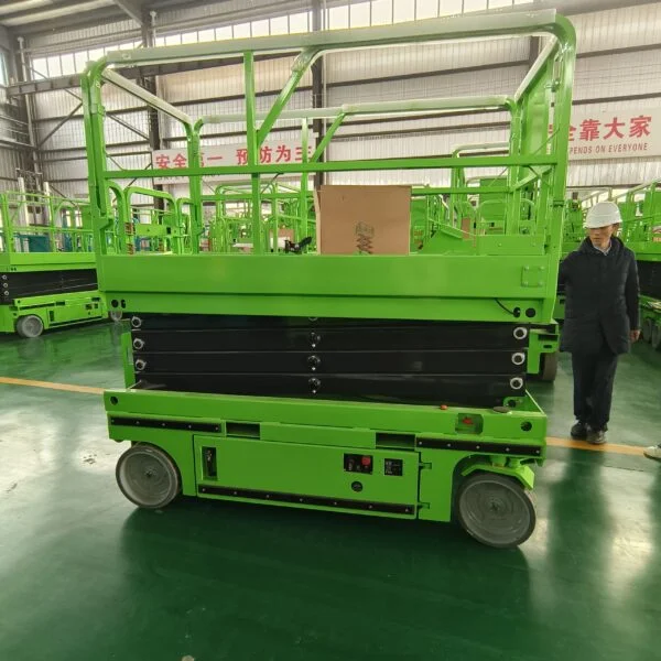 Self-propelled scissor lift